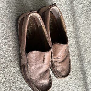 Clarks Mens slip-ons Size 12M, Tan